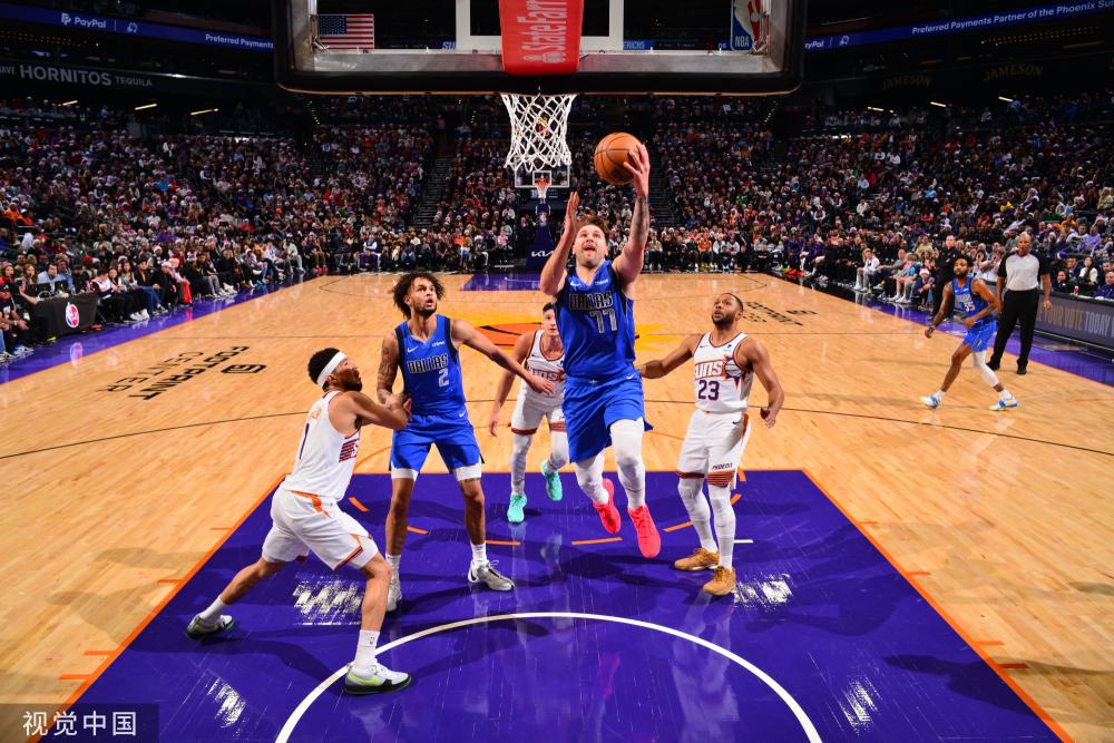 后防线的坚 后防线的坚