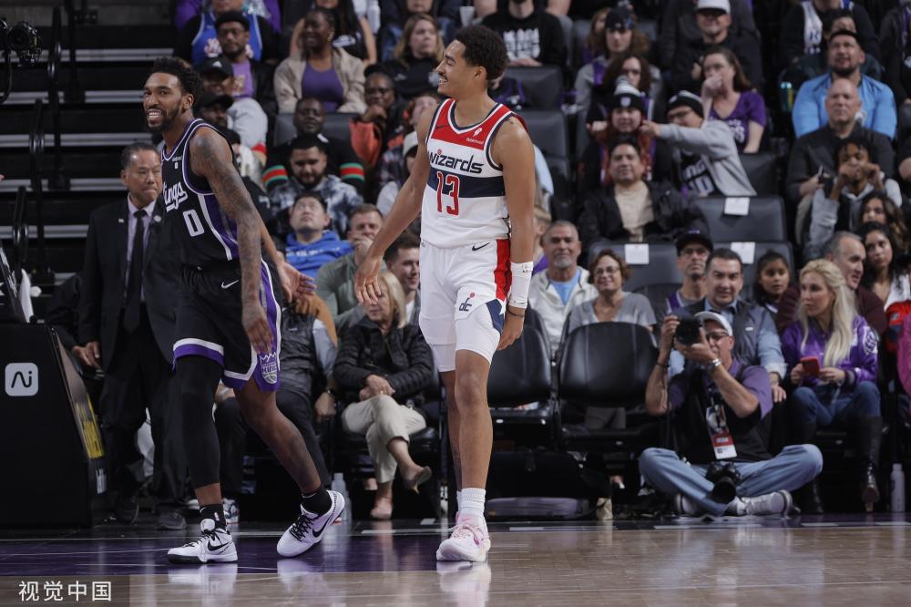 不屈不挠的 不屈不挠的