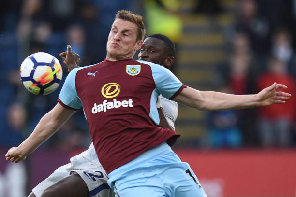 相比之下 相比之下