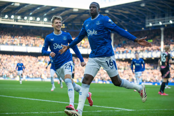 也折射出当 也折射出当